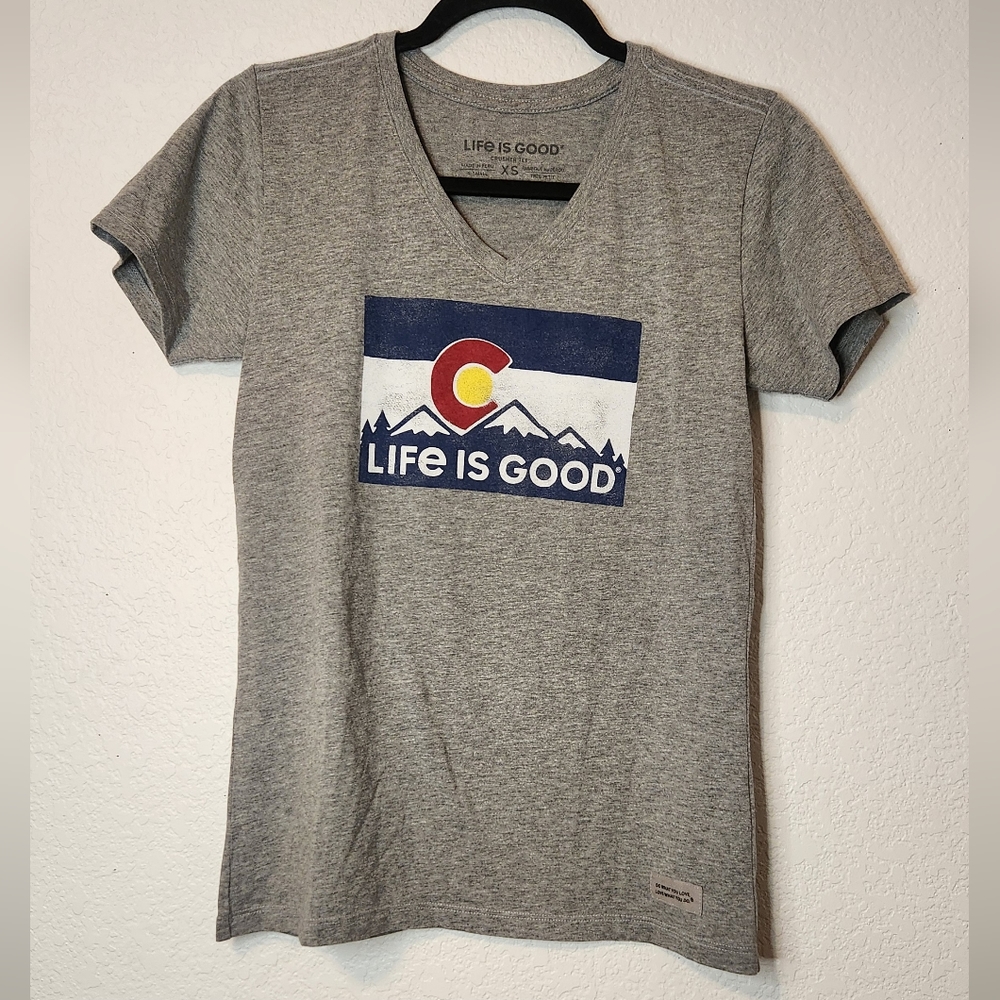 Life Is Good Colorado Flag Short Sleeve V-Neck T-Shirt, Size XS